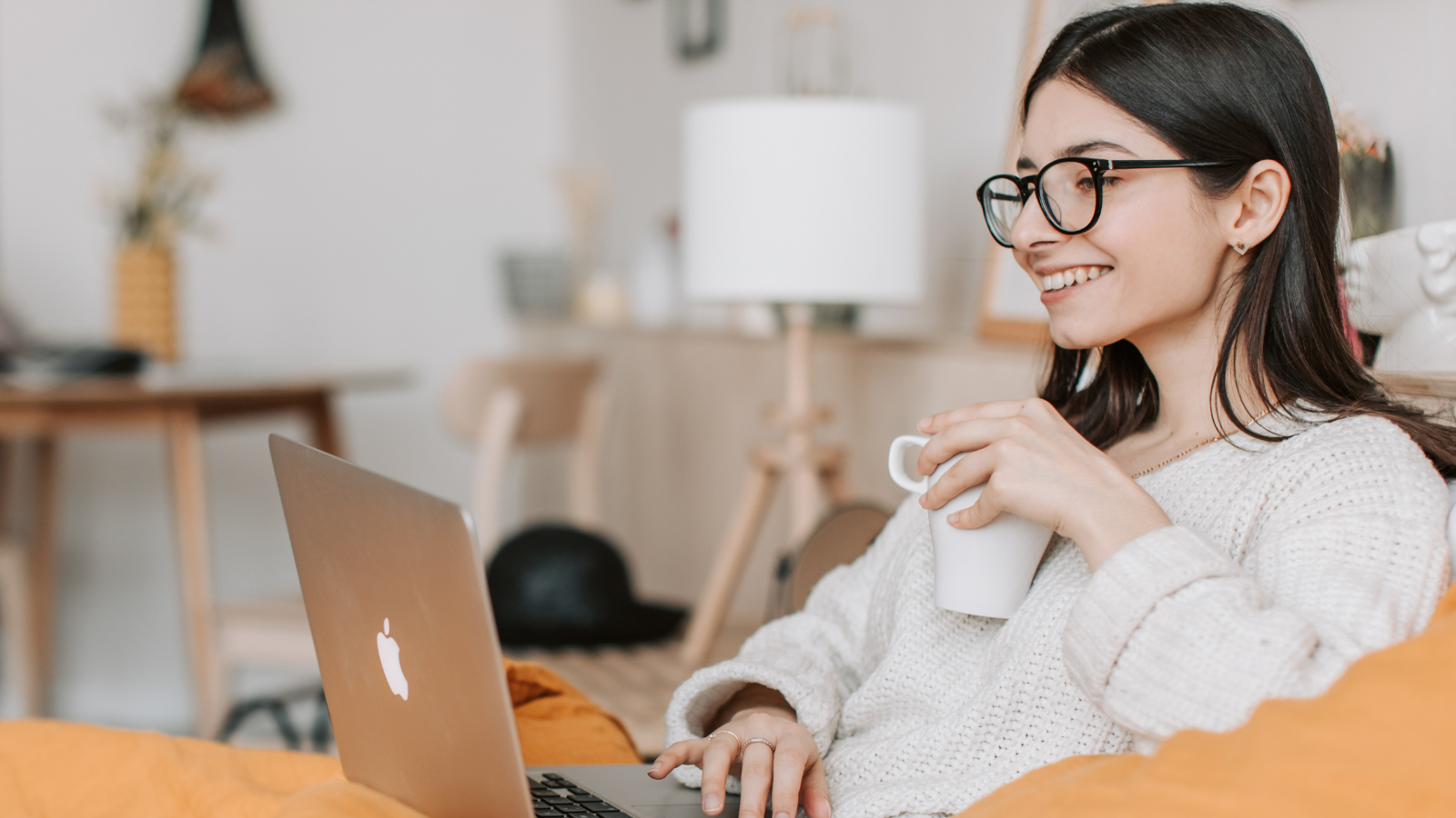 Online Tutoring in UAE: How to Choose the Right Tutor for Your Child